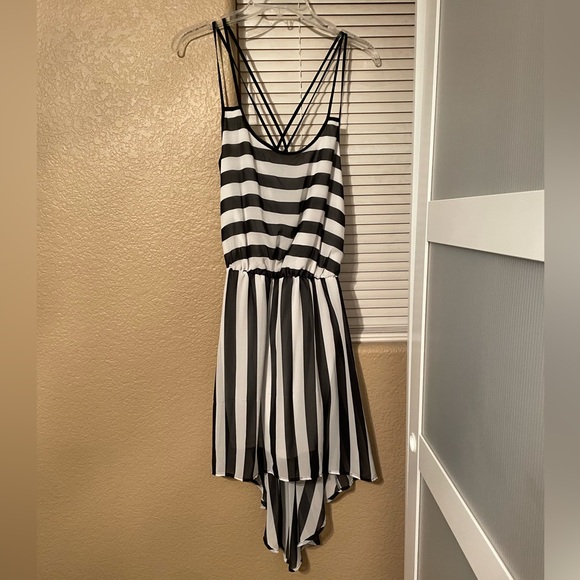 Black & white striped high low strappy dress - Picture 4 of 4